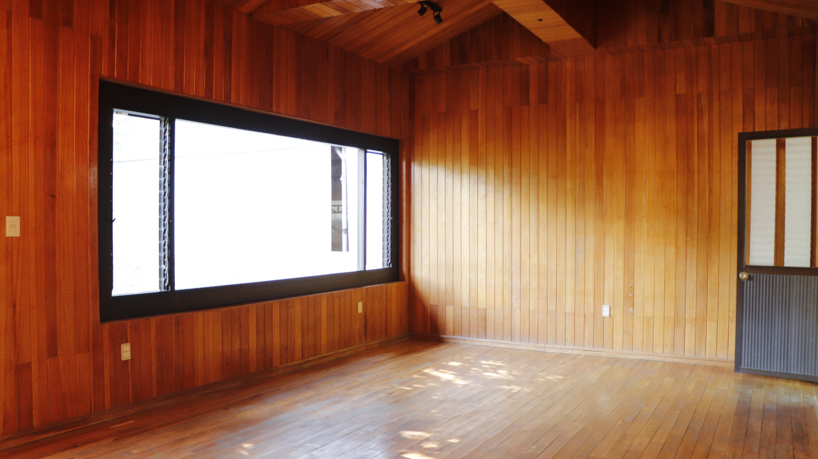 COMMERCIAL HOUSE FOR RENT IN BRENAMIEL OAXACA